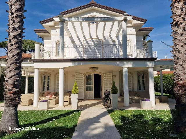 Villa unifamiliare in affitto a Forte Dei Marmi