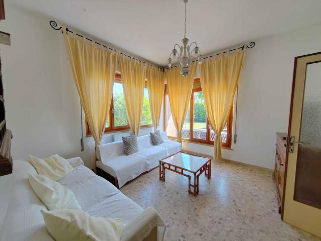 Villa unifamiliare in affitto a Forte Dei Marmi