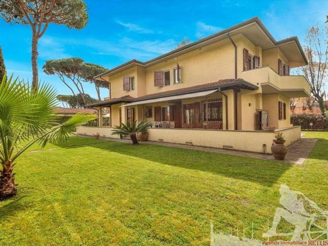 Villa unifamiliare in affitto a Forte Dei Marmi