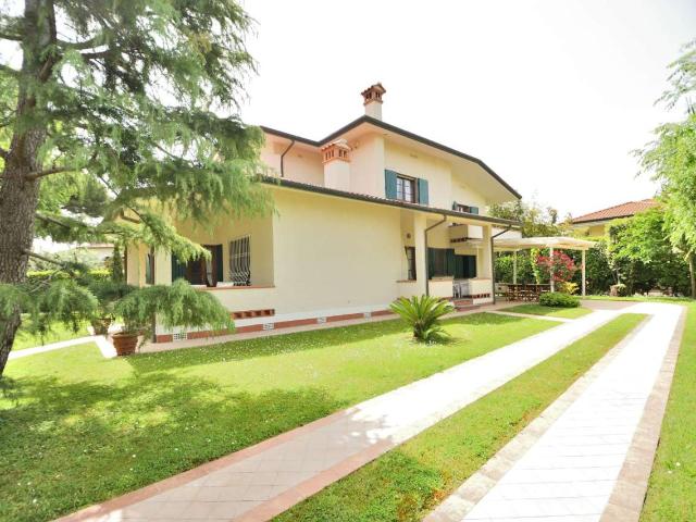Villa unifamiliare in affitto a Forte Dei Marmi