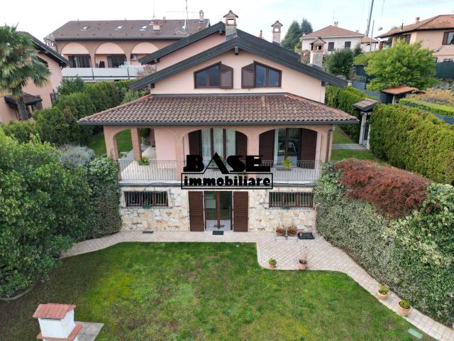 Villa unifamiliare in vendita a Casnate Con Bernate