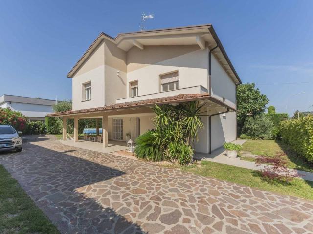 Villa unifamiliare in vendita a Cento