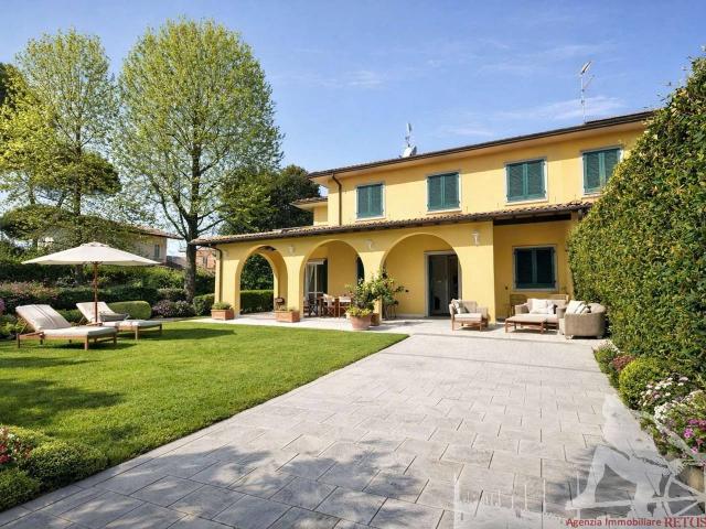 Villa unifamiliare in vendita a Forte Dei Marmi