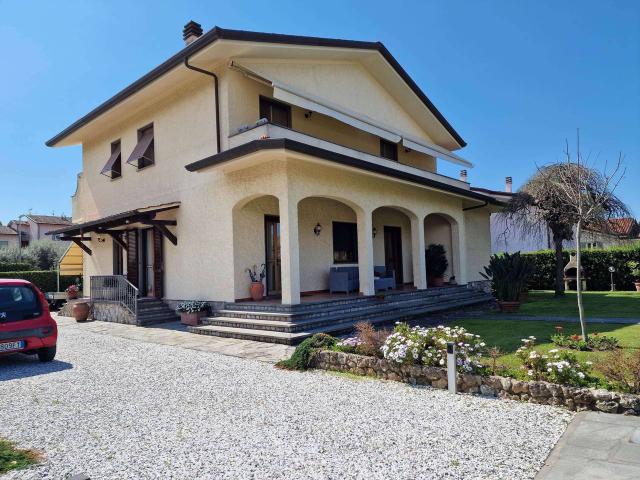 Villa unifamiliare in vendita a Forte Dei Marmi