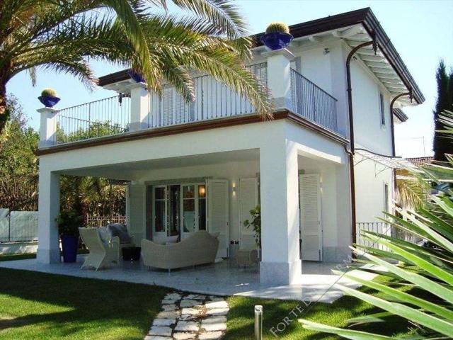 Villa unifamiliare in vendita a Forte Dei Marmi