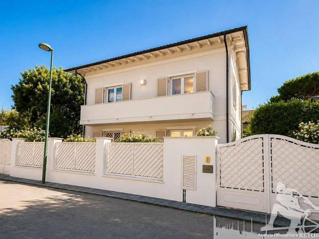 Villa unifamiliare in vendita a Forte Dei Marmi