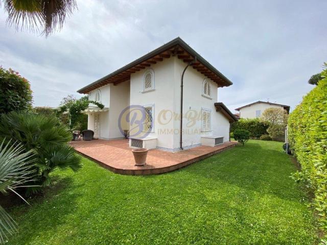 Villa unifamiliare in vendita a Pietrasanta