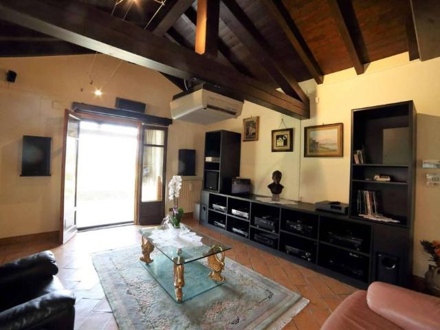 Villa unifamiliare, ottimo stato, 510 m², Galliate Lombardo
