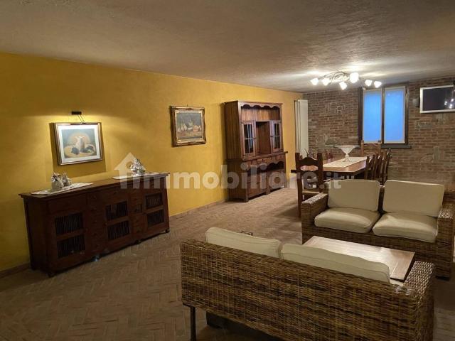 Villa unifamiliare, ottimo stato, 510 m², Galliate Lombardo