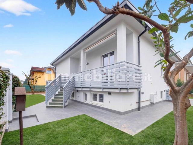 Villa unifamiliare via Monte Grappa, 8, Centro, Arese