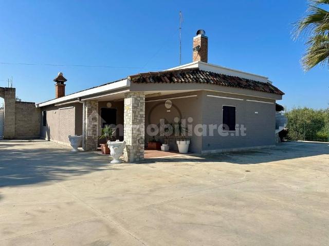 Villa unifamiliare via Castel del Monte, Castel del Monte, Andria