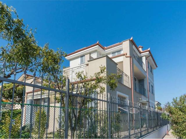 Villa unifamiliare via Colombera, 12, Centro, Diano Marina