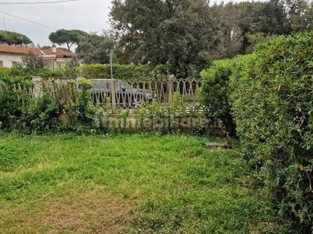 Villa unifamiliare via Dei Mandorli, 3, Tirrenia, Pisa