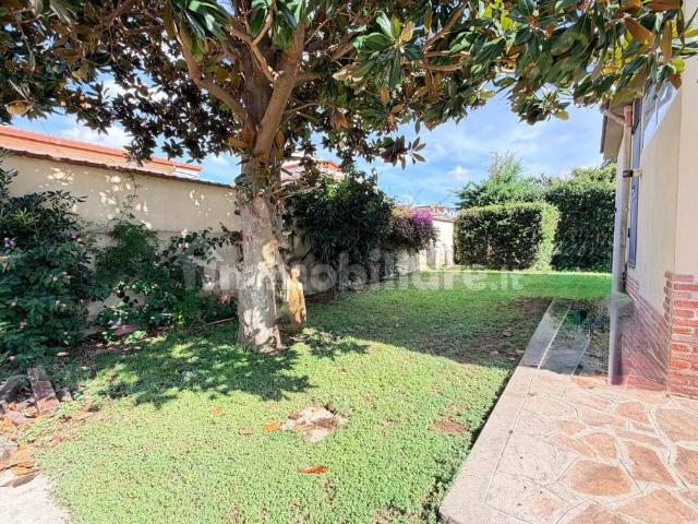 Villa unifamiliare via delle Camelie, Lido dei Pini, Anzio