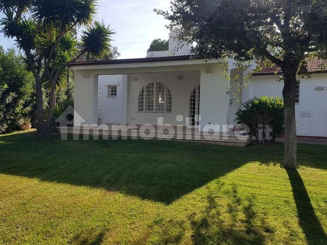 Villa unifamiliare via delle Rose, Ostuni Costa, Ostuni