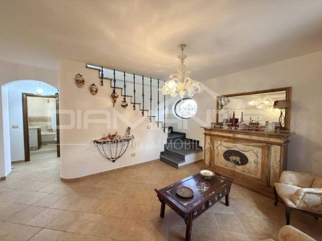 Villa unifamiliare via Elio Vittorini 10, Centro, Pedara
