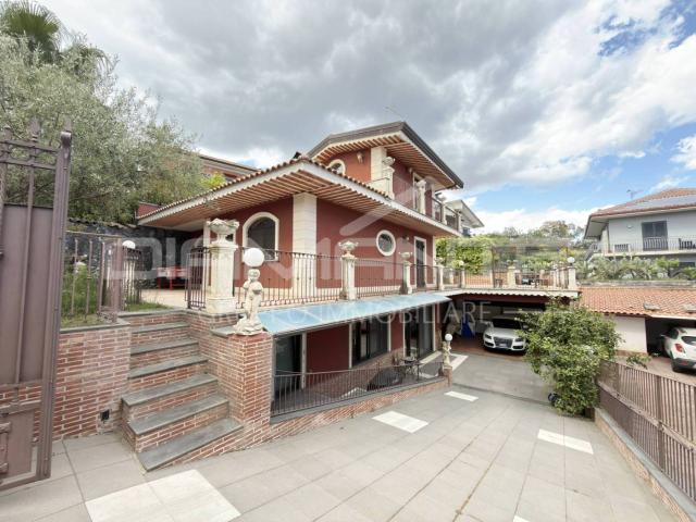 Villa unifamiliare via Elio Vittorini 10, Centro, Pedara