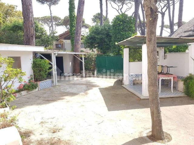 Villa unifamiliare via Forte dei Marmi, Fregene, Fiumicino
