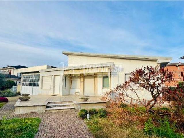 Villa unifamiliare via Guglielmo Marconi 18, Centro, Trino