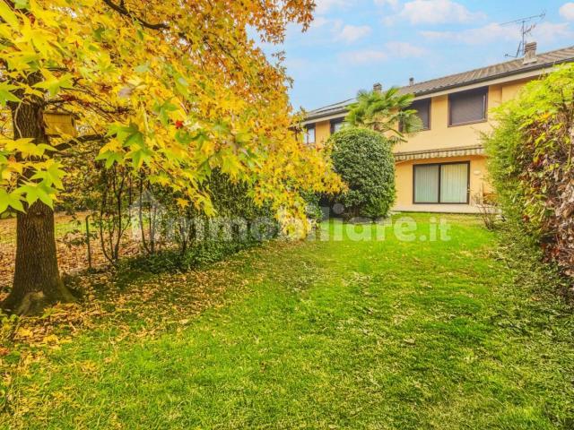 Villa unifamiliare via Giacomo Leopardi, 39, Centro, Arese