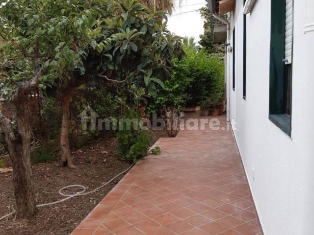 Villa unifamiliare via Giardini N 26, Centro, Trabia