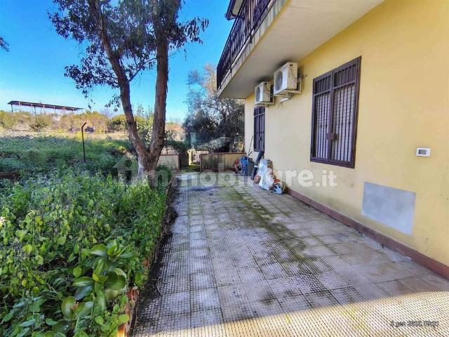Villa unifamiliare via Giuseppe Ungaretti 4, Centro, Pedara