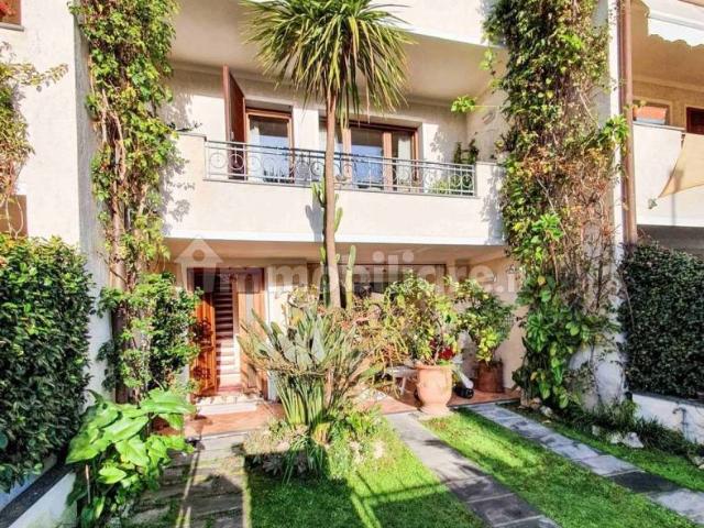 Villa unifamiliare via Quartieri L 47, Centro, Forte dei Marmi