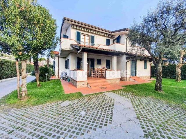 Villa unifamiliare via Quartieri L 41, Centro, Forte dei Marmi