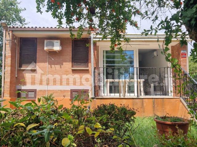 Villa unifamiliare via Tremiti 2, Latina Lido, Latina