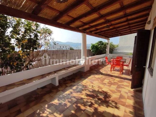 Villa unifamiliare via Umberto I, Lingua, Santa Marina Salina