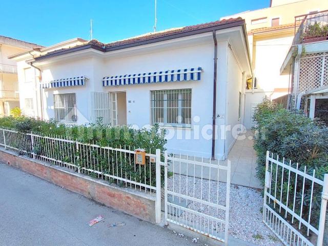 Villa unifamiliare viale Tito Speri 6, Abissinia, Riccione