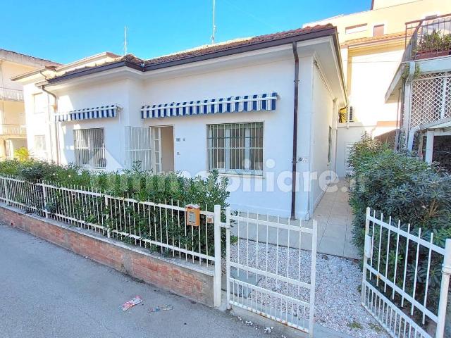Villa unifamiliare viale Tito Speri, Abissinia, Riccione