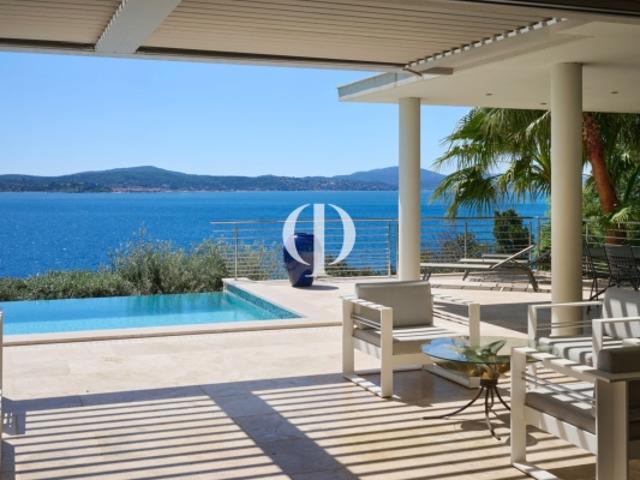 Villa unique au bord de la mer