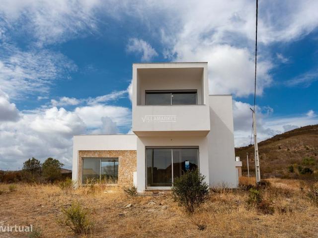 VILLA V3 composta por 2 andares com 435 m2 de terreno situada em Cerca