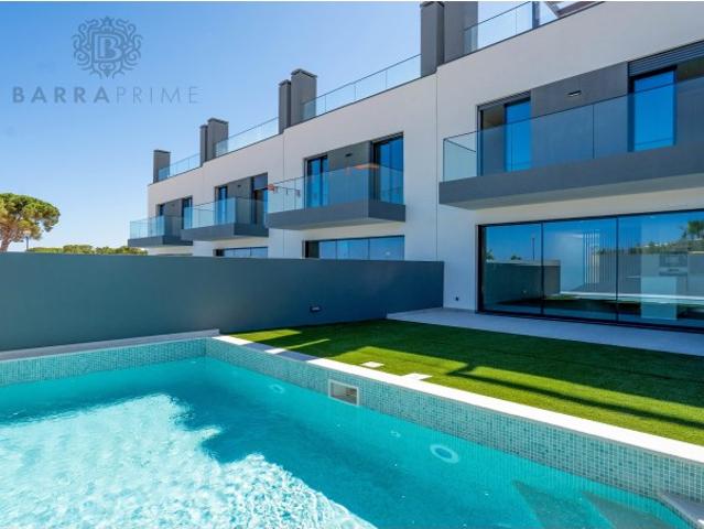 Villa V4 de Luxo com Piscina Privada no Ria Terraces em Faro