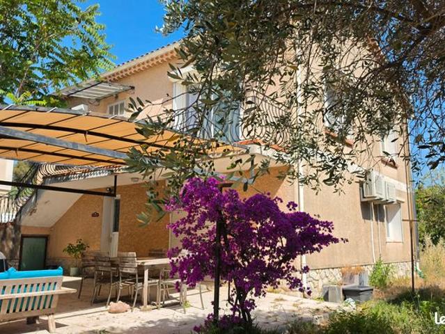 Villa vente la garde