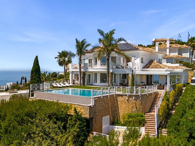 Villa Veranda: lujo y naturaleza en Altos de Los Monteros, M. 739m² Marbella
