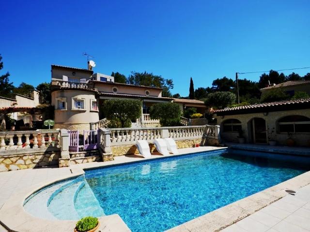 VILLA Villeneuve Les Avignon 6 pièce s 140 m2 avec Piscine Quar