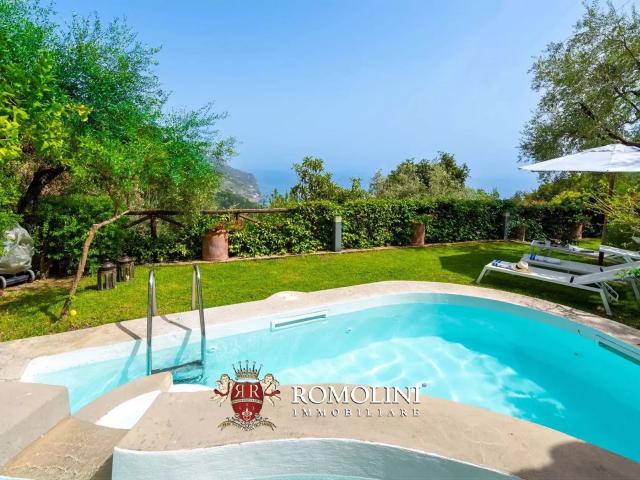 Villa Vista Mare Con Piscina In Vendita A Ravello, Costiera. 231m² Ravello