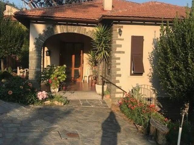Villa vista mare in via via san lorenzo 23, Leivi