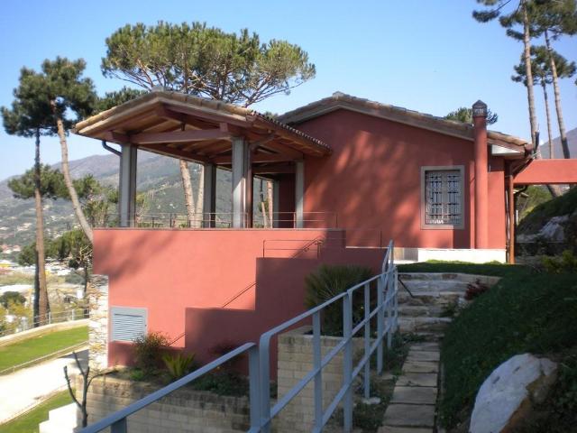 Villa vista mare, Pietrasanta vallecchia