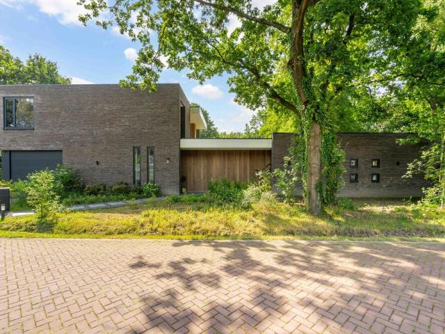 Villa, vrijstaande woning te huur in Weert
