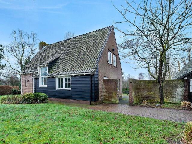 Villa, vrijstaande woning te huur in Woensdrecht