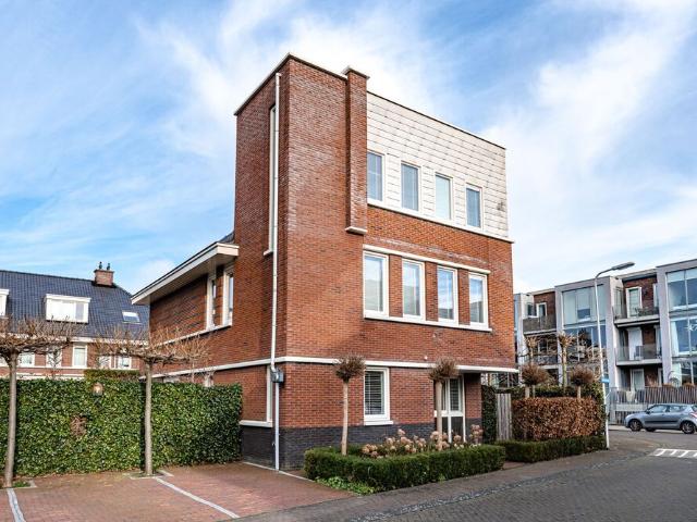 Villa, vrijstaande woning te huur in Heemstede