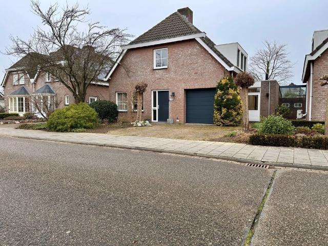 Villa, vrijstaande woning te huur in Reuver