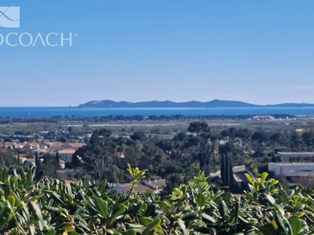 Villa vue dégagée mer et collines & Piscine