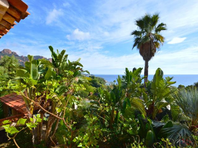 Villa vue mer et Esterel à vendre dans un domaine privé à Sa