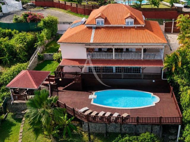 Villa vue mer avec piscine à Sainte Anne