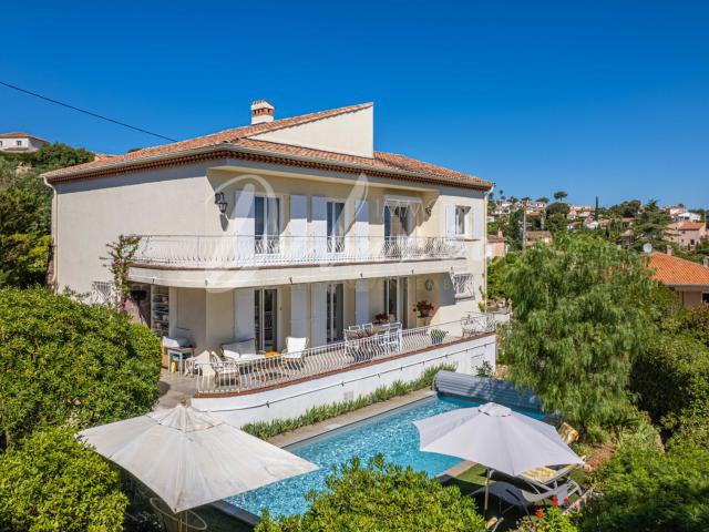 Villa vue mer avec piscine à vendre à Saint Aygulf. 179m² Fréjus