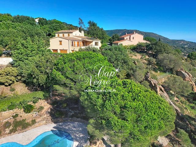 VILLA VUE MER A VENDRE DANS UN DOMAINE PRIVE A BORMES LES MIMOSAS